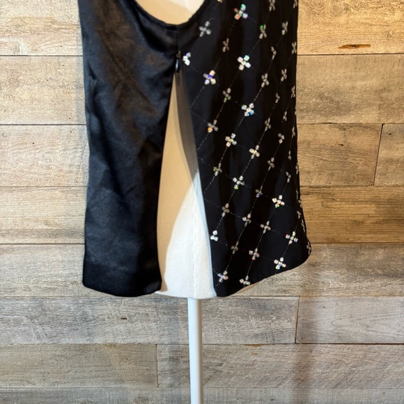 Vintage Saint Nouvaro‎ women’s black embellished sleeveless blouse - Picture 5 of 12